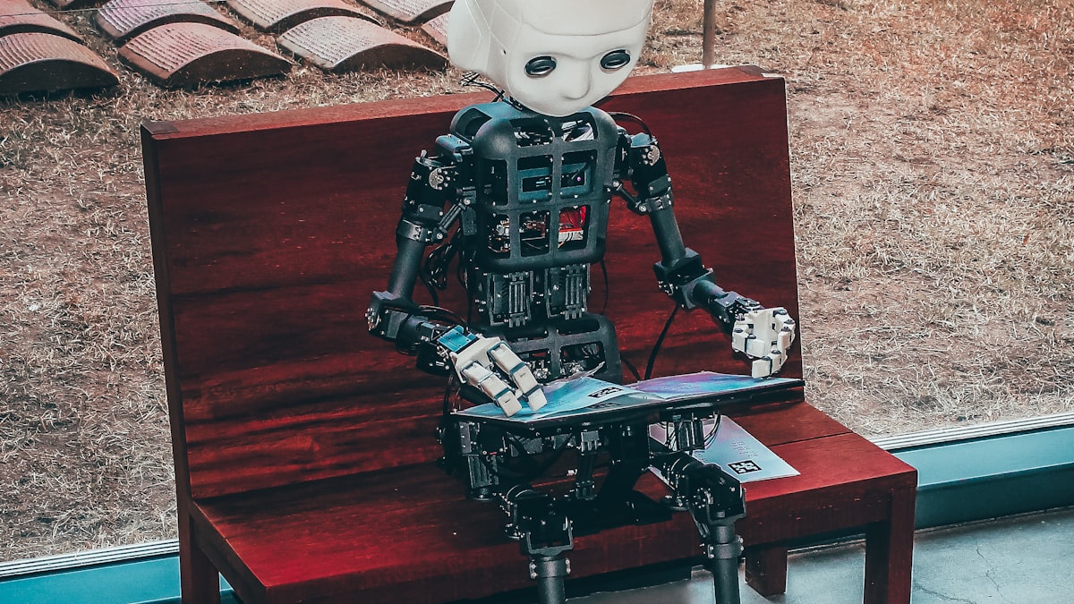 Constitutional AI y RLHF en 2026: Técnicas Avanzadas de Alineación Ética y Mitigación de Sesgos en LLMs